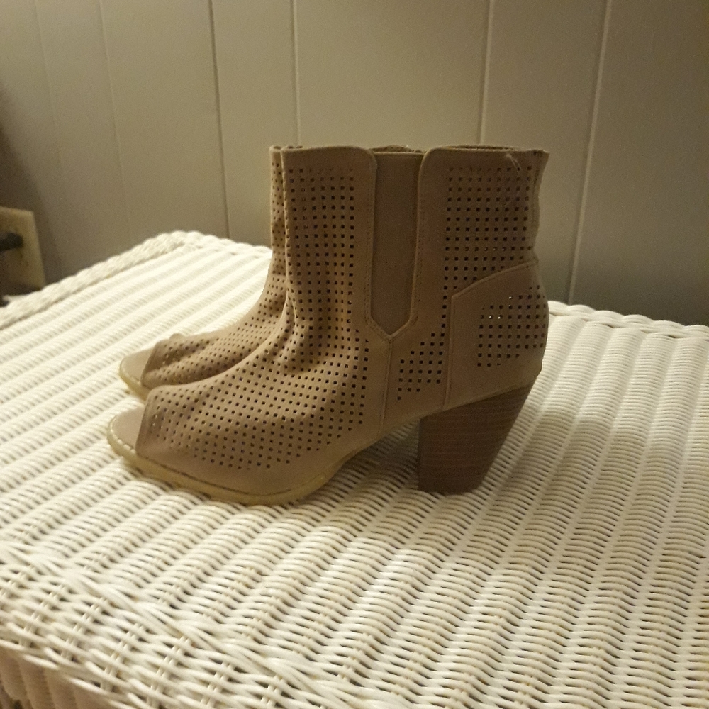 Shoe boots